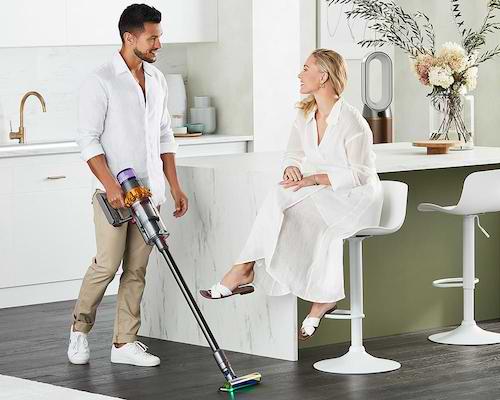 Vacuum-cleaner-with-a-beautiful-couple
